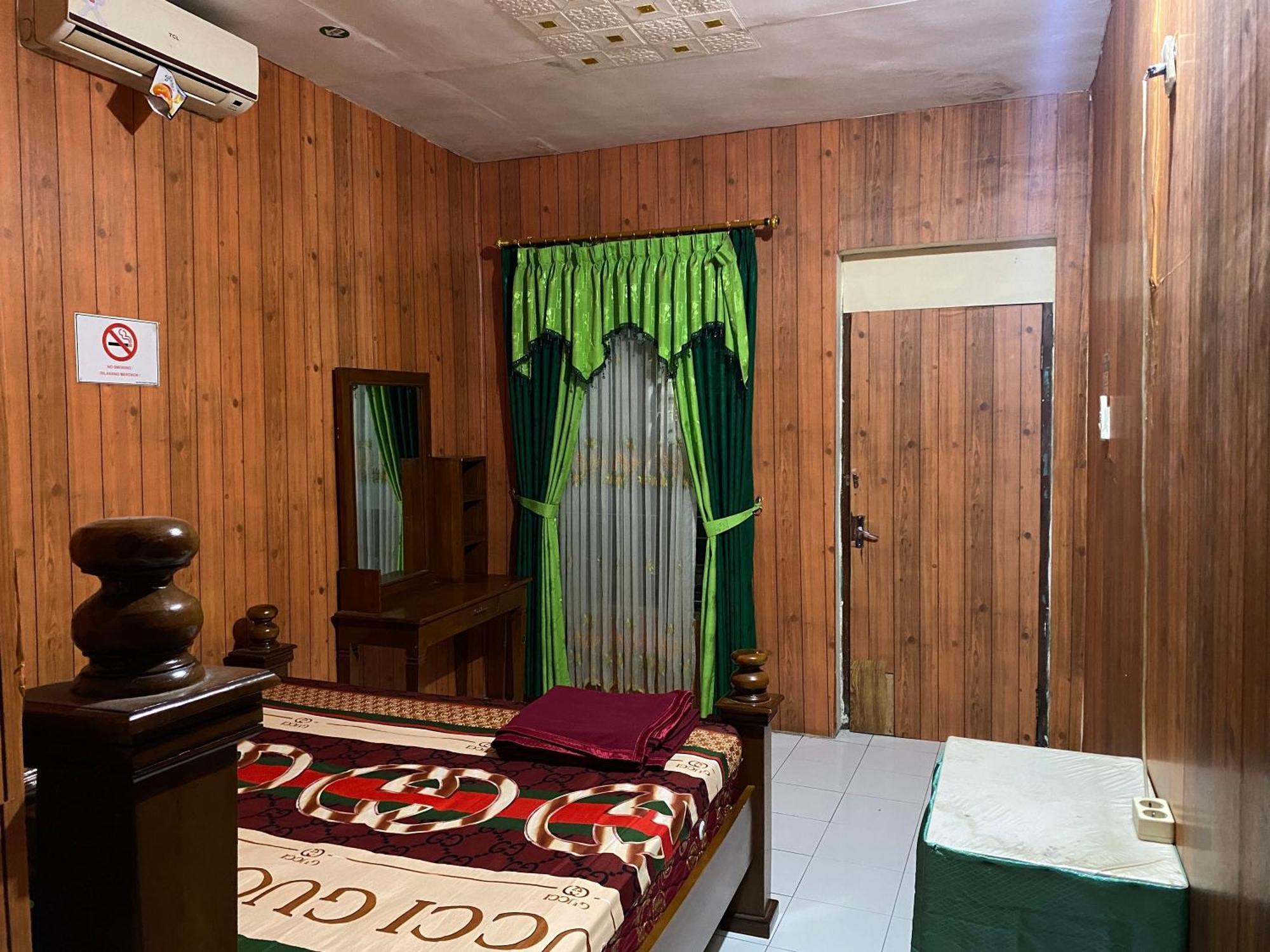 Parikesit Guest House Yogyakarta Exterior foto
