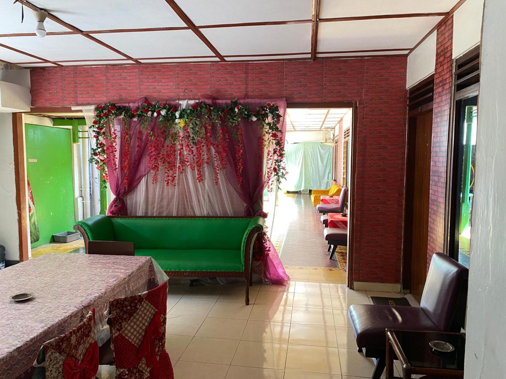 Parikesit Guest House Yogyakarta Exterior foto
